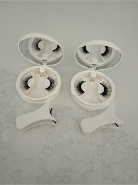 set of false magnetic eyelashes